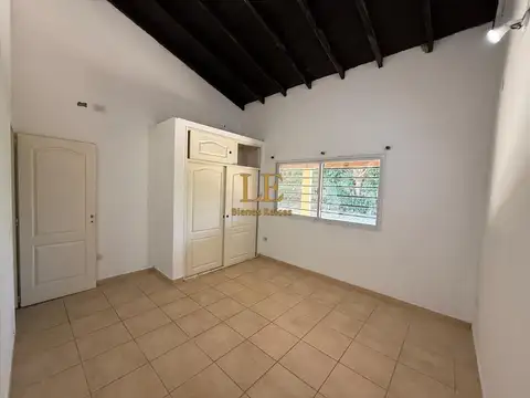 Casa en Venta con 3 cocheras
