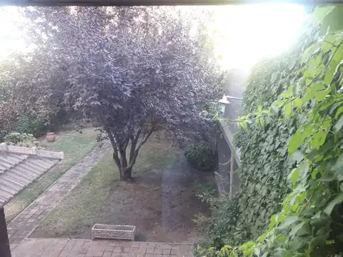 Casa en Alquiler con 1 cochera