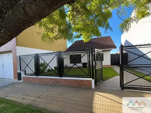 Casa en venta c/ cochera en Temperley
