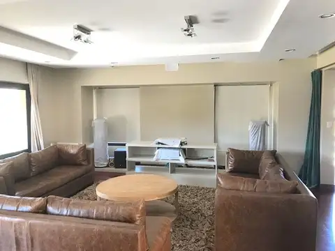 Casa 7 ambientes con 5 baños