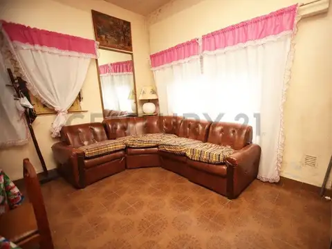 VENTA CASA 3 AMB CON PATIO ITUZAINGO- PERMUTA