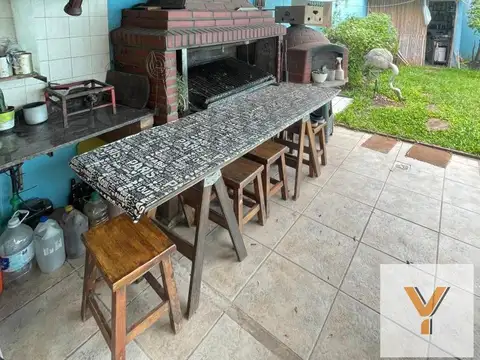 Casa en Venta con 2 cocheras