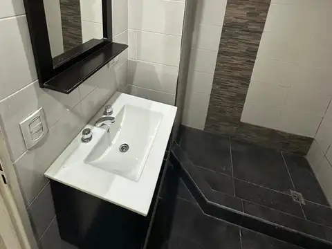 VENTA MONOAMBIENTE FLORES CON BALCÓN - SUM