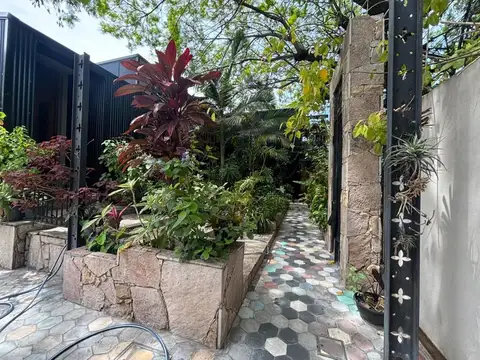 Venta Casa 10 ambientes con Piscina Hurlingham