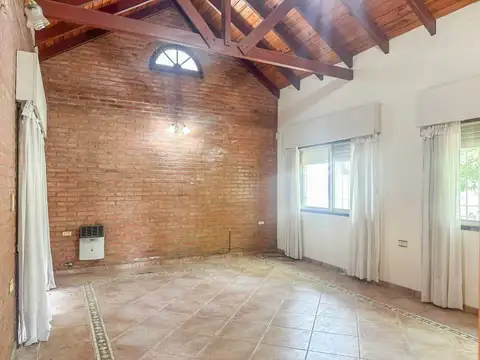Casa 7 ambientes con 2 baños