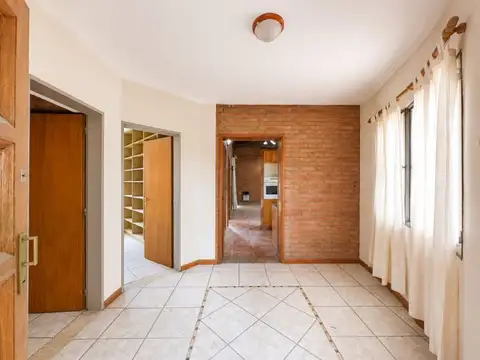Casa 7 ambientes con 2 baños