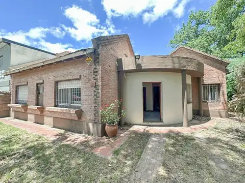Casa 3 dormitorios, excelente ubicación en Funes.