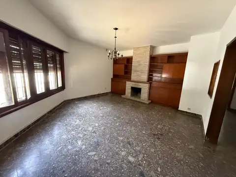 Casa en Alquiler con 1 cochera