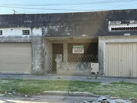 Casa De 2 Amb Con Local Y Cochera Fondo Libre