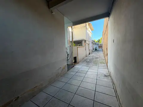 Casa 6 ambientes con 5 baños