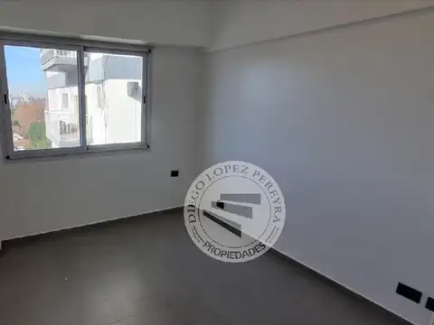 Excelente departamento de 3 amb. piso alto  en Olivos Centro