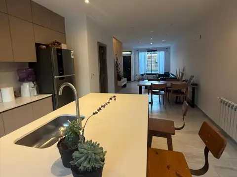 Depto Tipo Casa en Venta con 1 cocheras