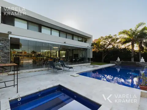 Casa en Venta en Albanueva, USD 1.980.000