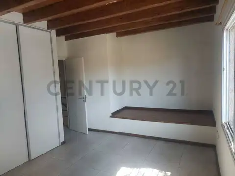 Polimeni 700, Piso 0