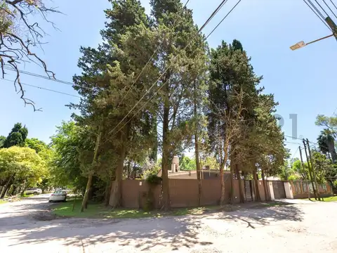 Venta Casa 4 ambientes- Piscina- jardin Parque Leloir-permuta