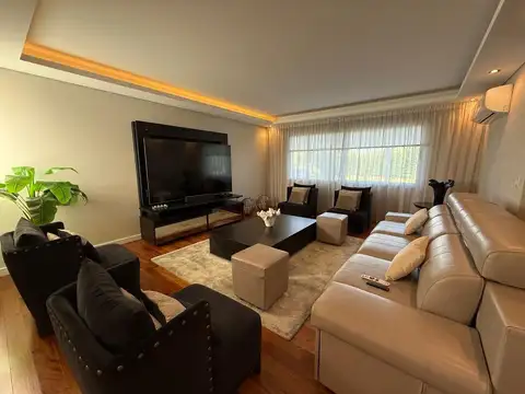 Casa 5 ambientes con 4 baños