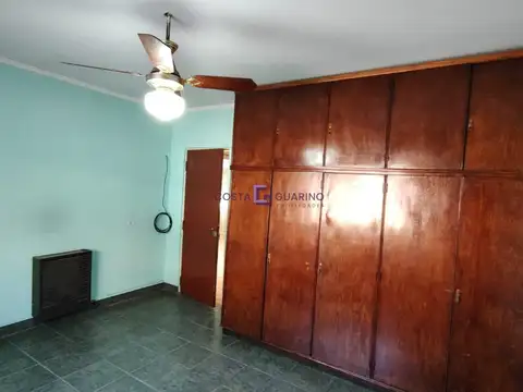 Casa en Alquiler con 1 cochera