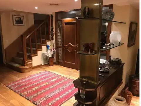 Casa en Alquiler con 2 cocheras