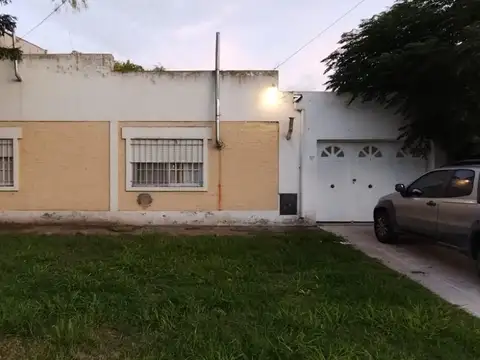 Casa Céntrica a una cuadra de avenida