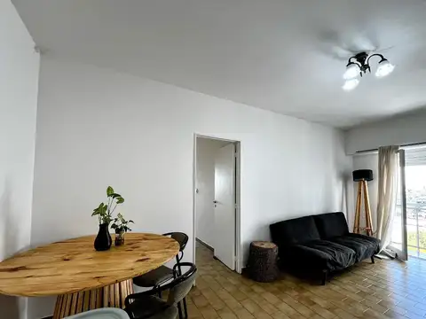 Departamento 4 ambientes muy luminoso bajas expensas en venta en Villa Luro