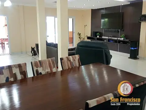 Casa en Venta con 1 cochera