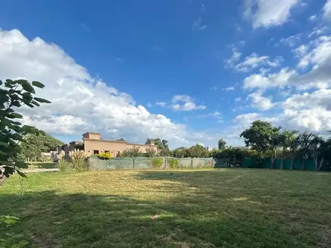 VENDO TERRENO EN BARRIO PRIVADO EL BOSQUE