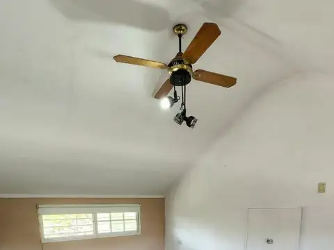 Casa en Alquiler con 2 cocheras