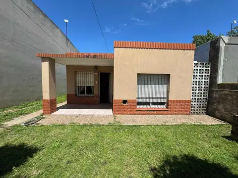 CASA EN VENTA EN CHACABUCO CON PATIO