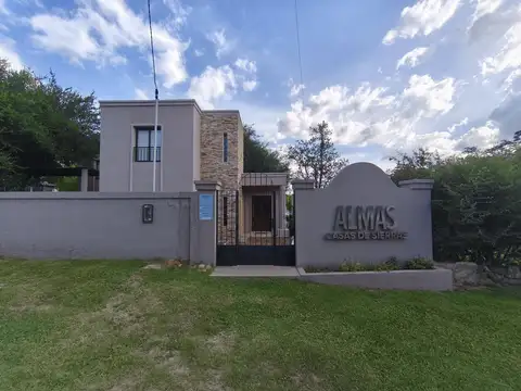 VENTA COMPLEJO CASAS DE CATEGORIA TRASLASIERRAS