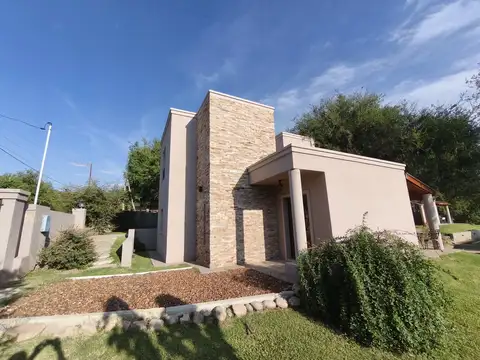 VENTA COMPLEJO CASAS DE CATEGORIA TRASLASIERRAS