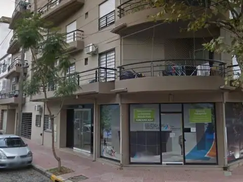 Cochera cubierta en venta en Victoria