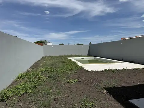 Casa 4 ambientes con 1 baño