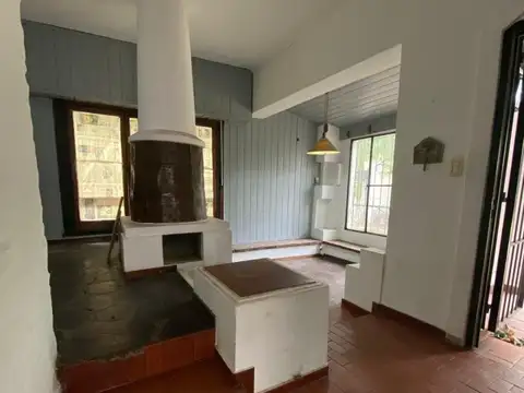 Casa 5 ambientes con 1 baño