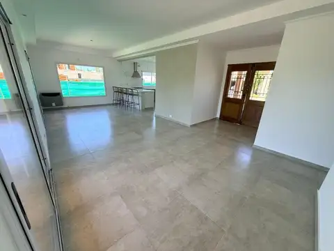 Casa en Venta con 4 cocheras