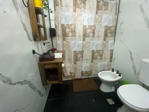 VENTA CASA 4 AMB C/JARDIN SAN MARTIN Y MALVINAS