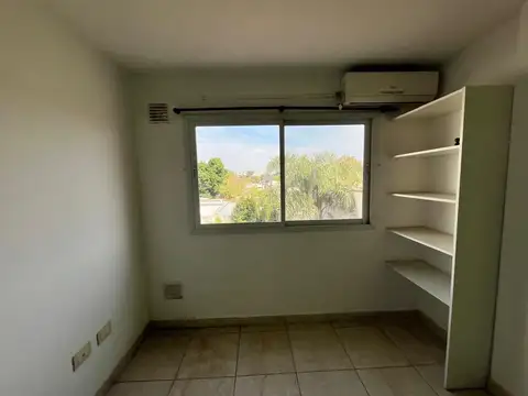 Av Altube 2200, Piso 1