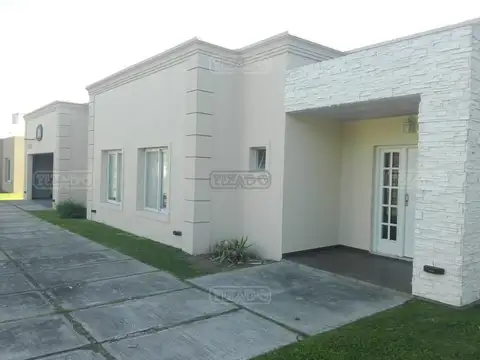 Casa  en Venta ubicado en El Nacional, Zona Oeste