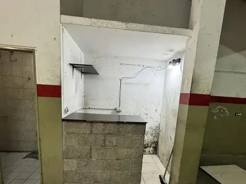 Local en Alquiler en Villa Luzuriaga, $ 900.000