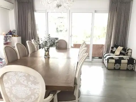 Casa en Venta con 4 cocheras