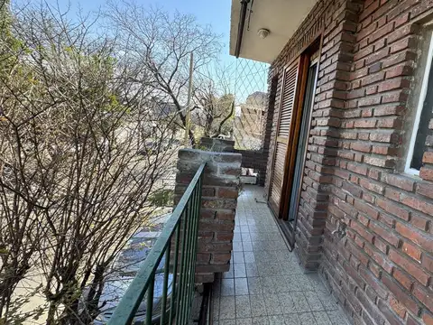 Depto Tipo Casa 4 ambientes con 2 baños