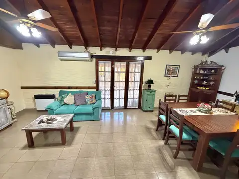 Casa en venta 4 ambientes Castelar sur