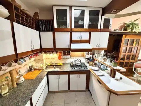 Casa en Venta con 3 cocheras