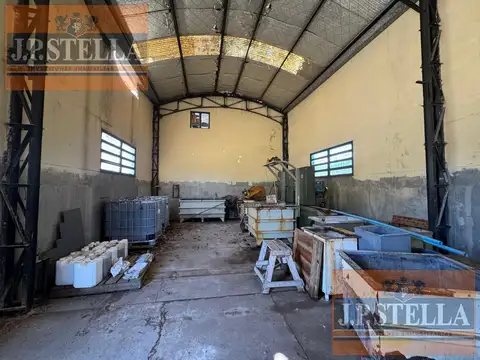 Galpon en Venta 117  mts Frente
