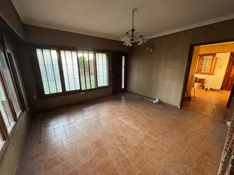 Casa en Alquiler con 2 cocheras