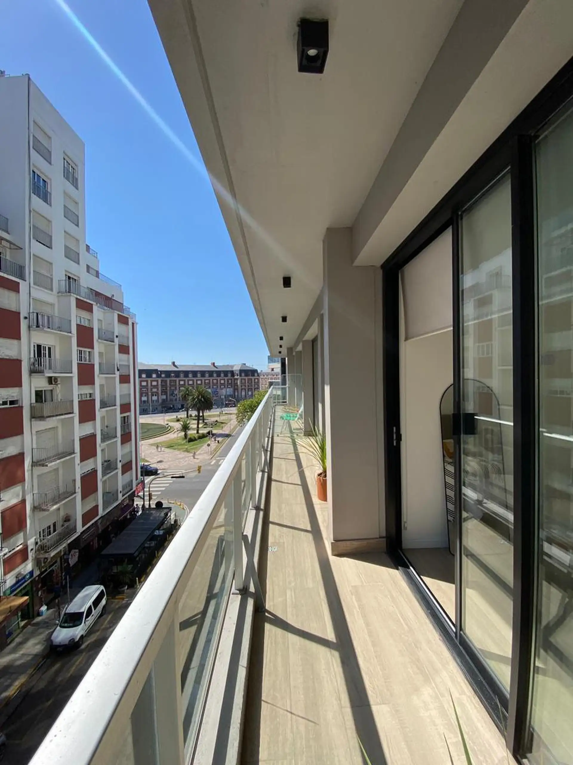 Departamento dos ambientes a la calle con balcón