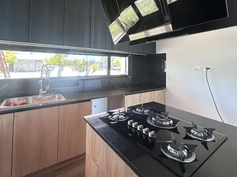 Casa en Venta con 10 cocheras
