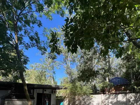 VENTA CASA 3 AMBIENTES 600 M2 LA PLATA PILETA