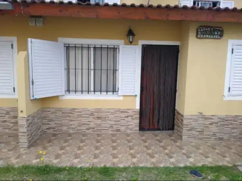 Casa en venta - 3 Dormitorios 2 Baños - Cochera - Mar Del Tuyú