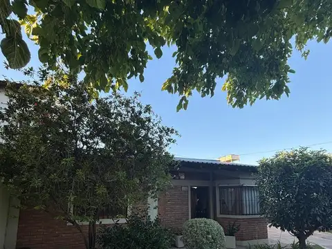 Casa en venta - 2 Dormitorios 1 Baño - General Alvear
