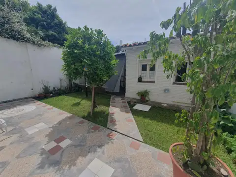 CASA PH - Olivos- 127 m2 Cub y 171 m2 lote a  1 cuadra de maipu , con jardin